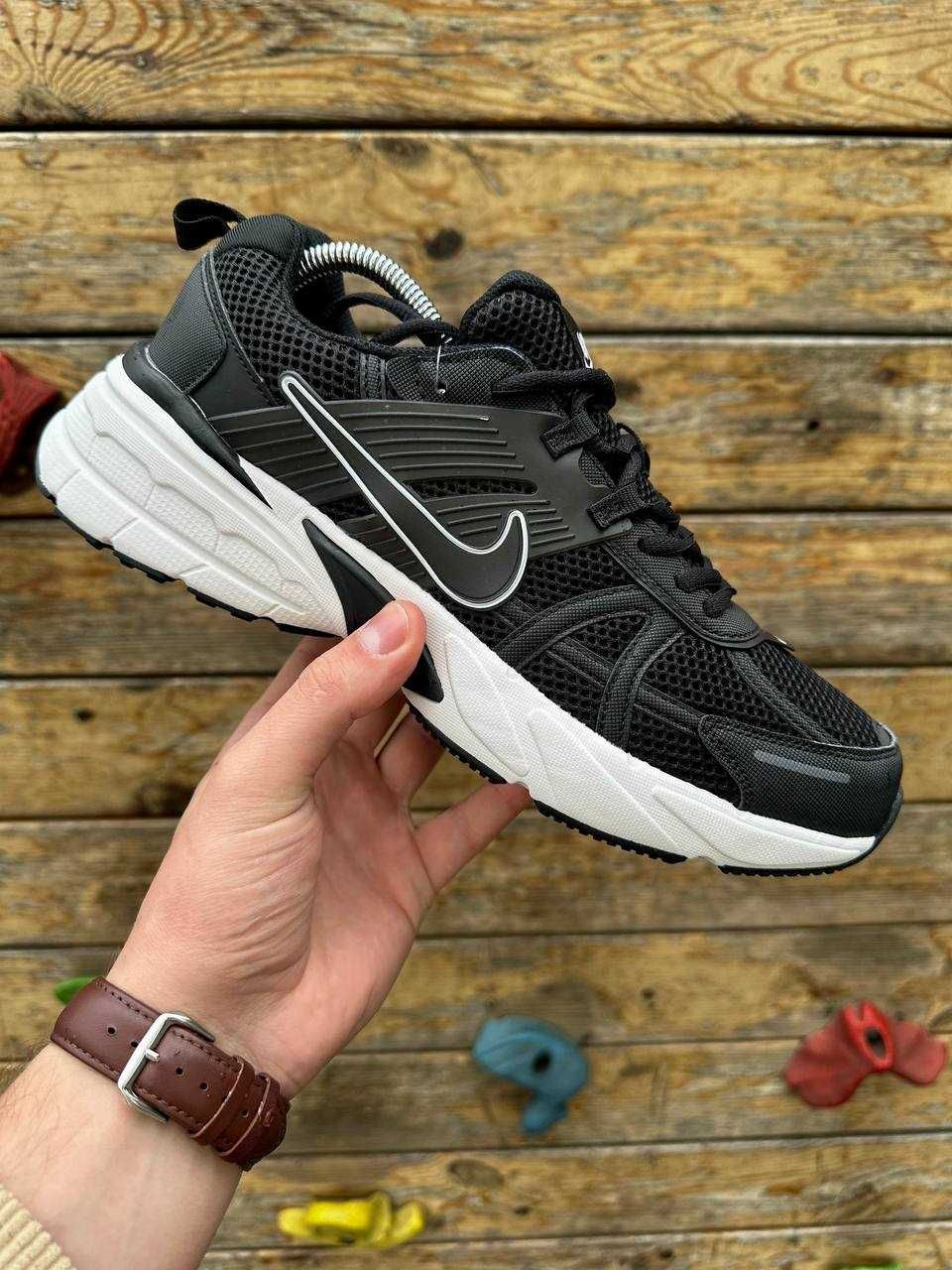 Чоловічі кросівки  Nike V2K run чорний з  білим 2725-7 ХІТ