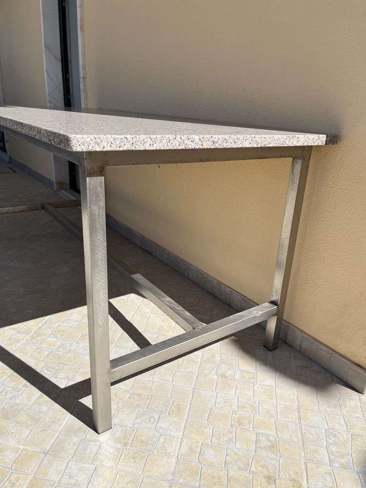 Vendo mesa tampo em granito pes em inox