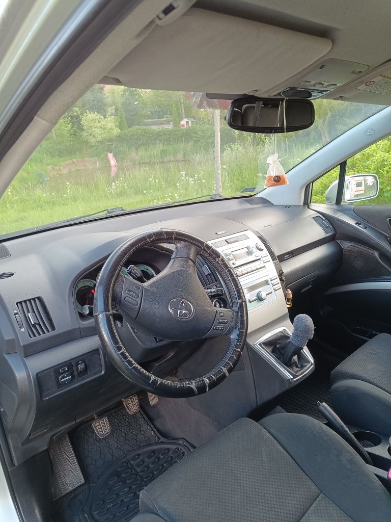 Toyota Corolla Verso 2004