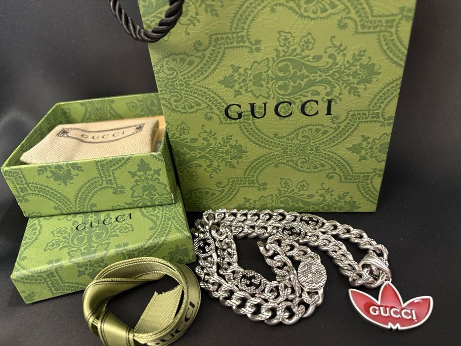 Gucci Adidas klasyka vintage lata 80 luksus czerwone godło