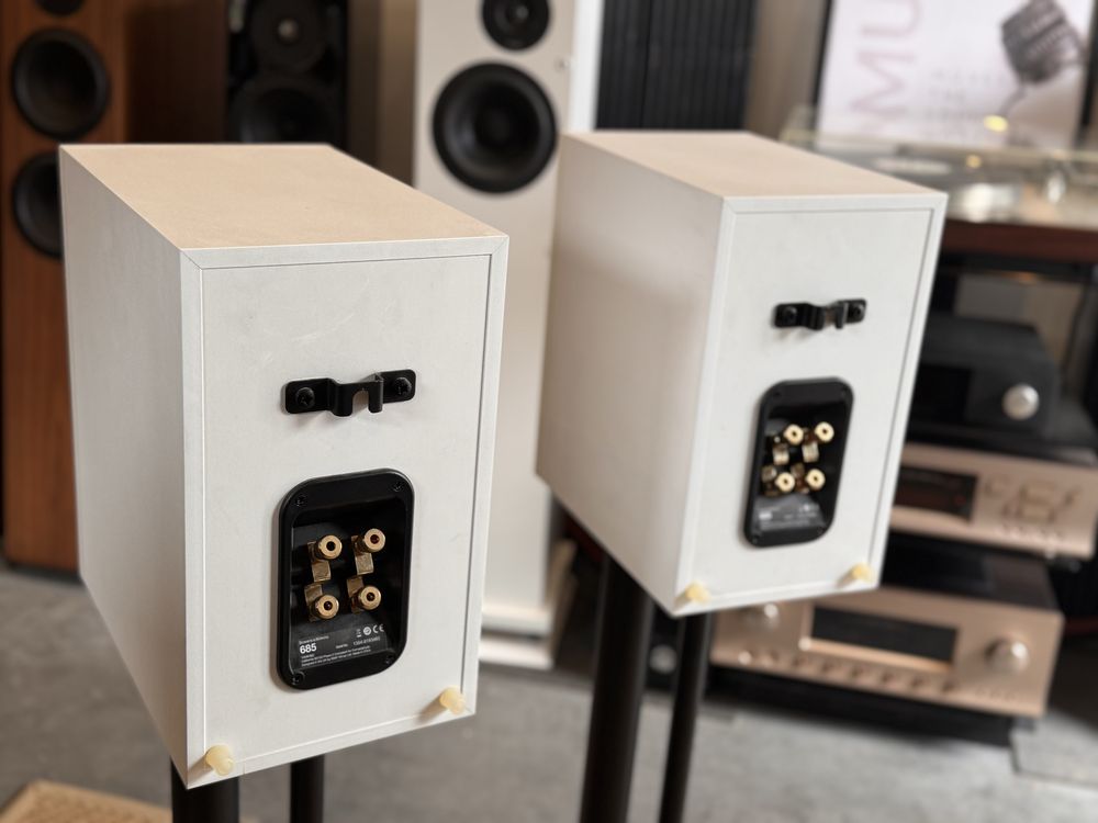Bowers Wilkins 685 kolumny podstawkowe b&w monitory