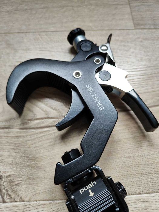 Гаки для підвісу, струбцини, томаси, кріплення для світлових приладів