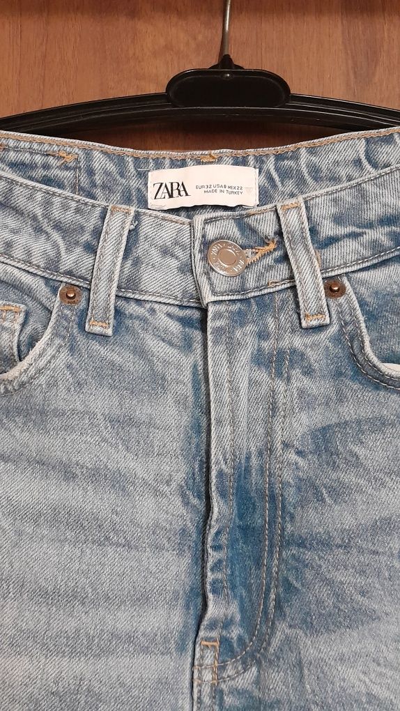 Блакитні джинси Zara ідеальний стан xs s
ZARA
Підписатися на бренд