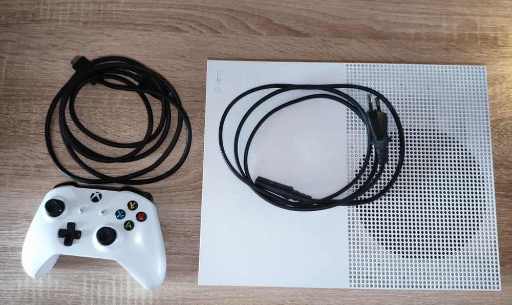 Xbox One S Branca - Excelente Estado! - Inclui Comando Original