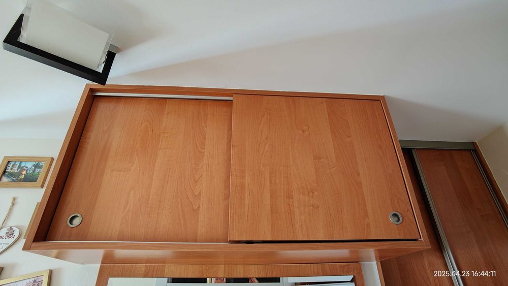 Szafka wisząca do przedpokoju