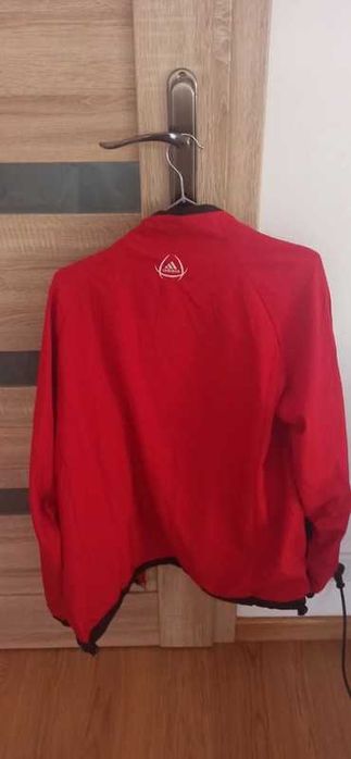 Czerwona bluza na suwak Adidas w rozmiarze L