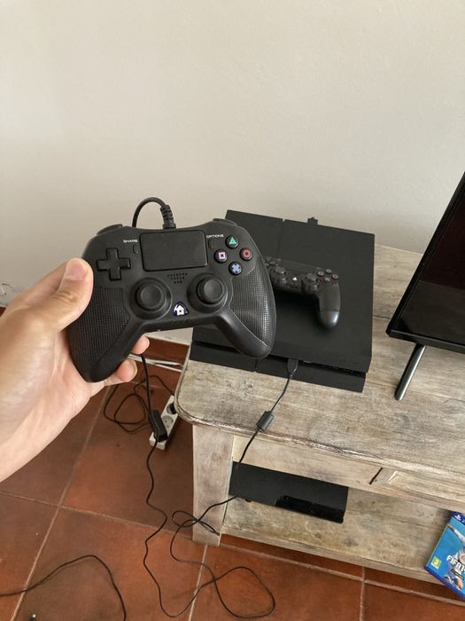 PS4- 2 comandos + 1 jogo