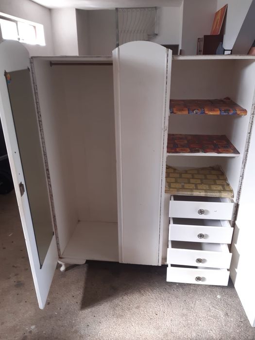 Roupeiro madeira lacada