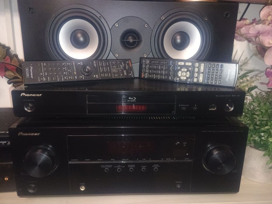 Pionier wzmacniacz z kolumnami