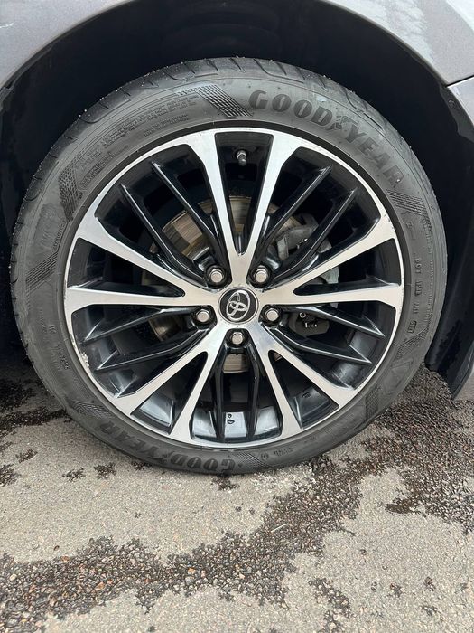 Продам Toyota camry 70 R 18 оригинальные диски с резиной Киев Позняки