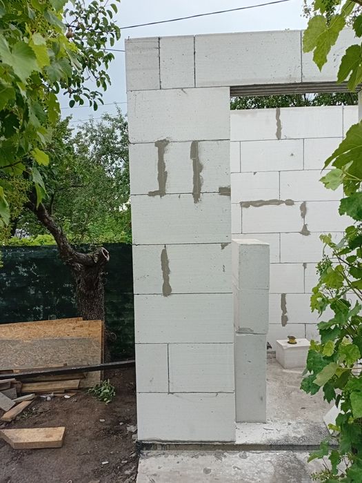 Кладка із газобетона кирпича шлакоблока.