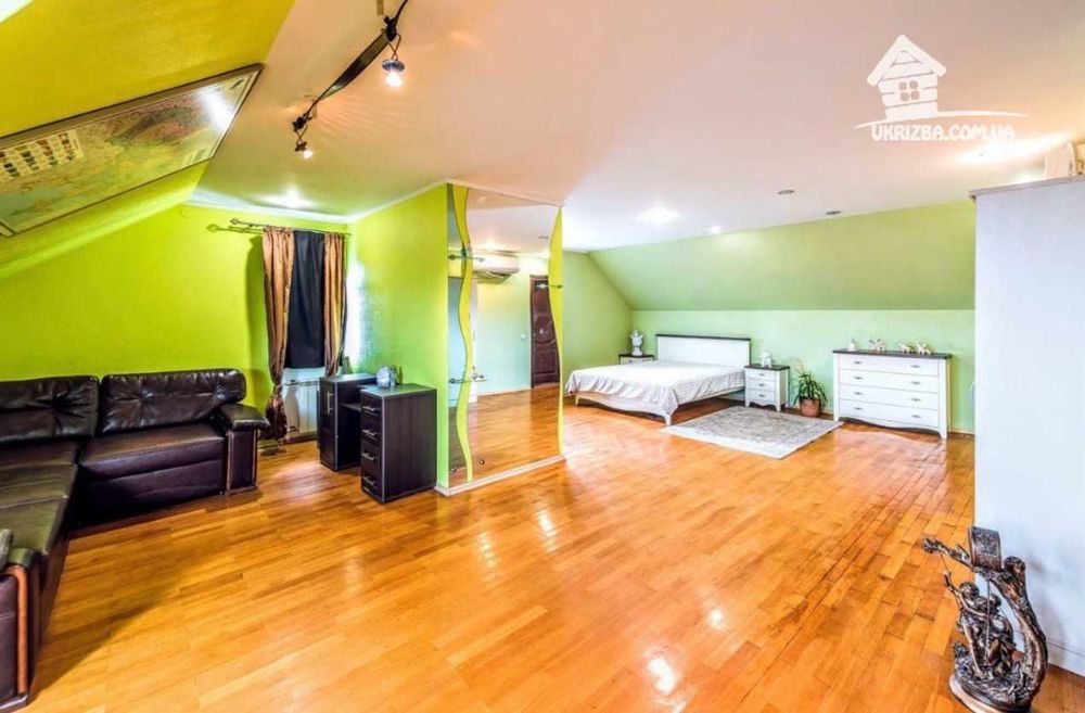 Київ. Будинок 360кв. Ділянка 16 соток, до 15 осіб.