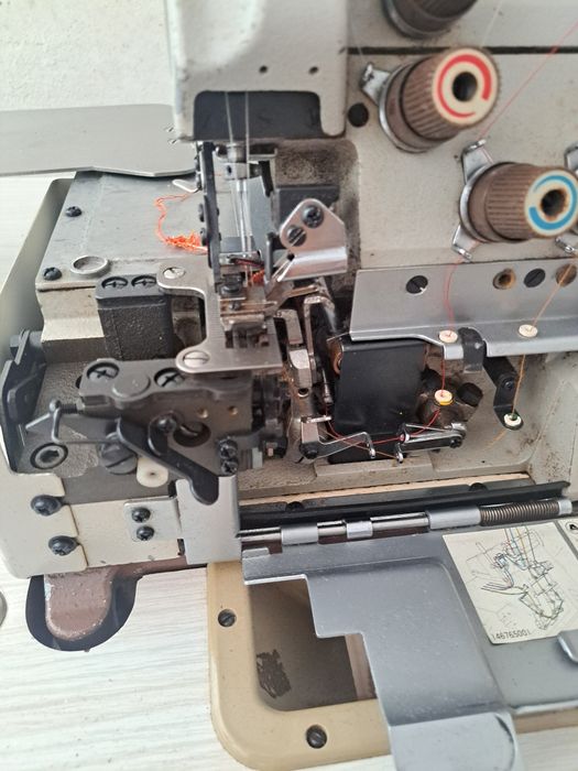 Máquina de Corte e Cose Industrial Brother