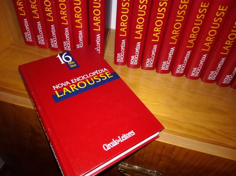 Toda a colecção- Enciclopédias Larousse - 22 livros - como novos