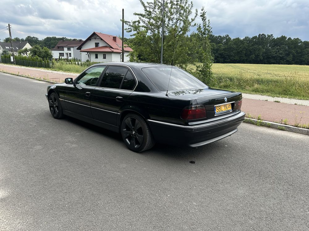 BMW Seria 7 E38 730i