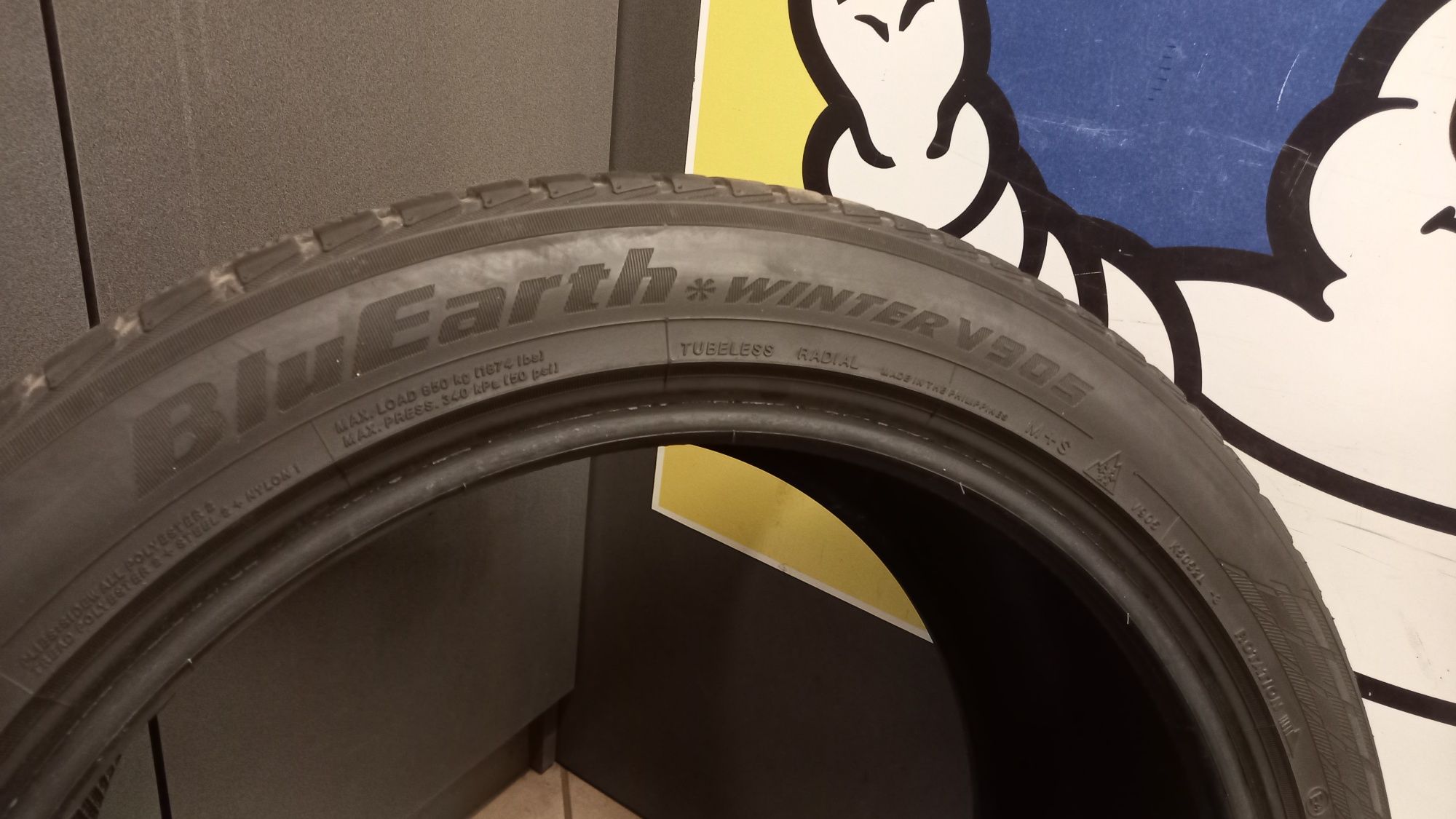 Opona Zimowa Yokohama BluEarth WinterV905 245/45R19 102W V905 1szt