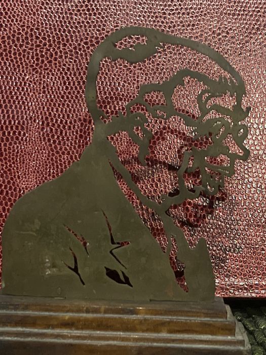 Caricatura em bronze