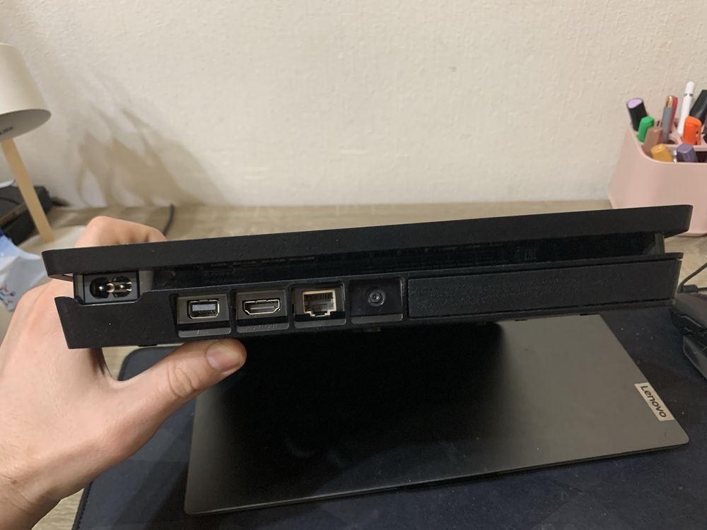PlayStation 4 1TB Slim 2 геймпади