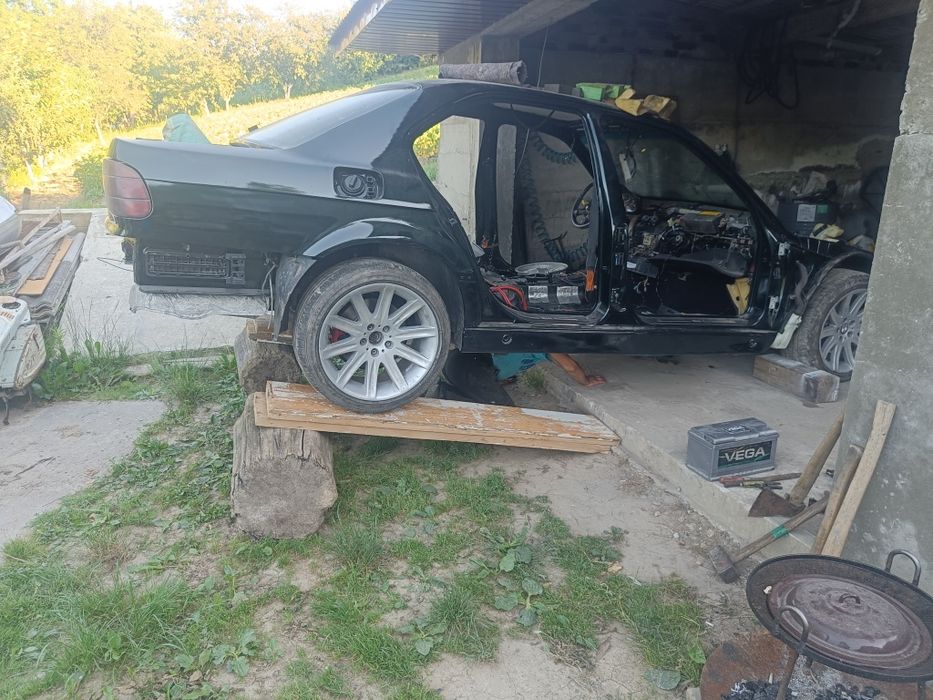 750i bmwe 38 під відновлення