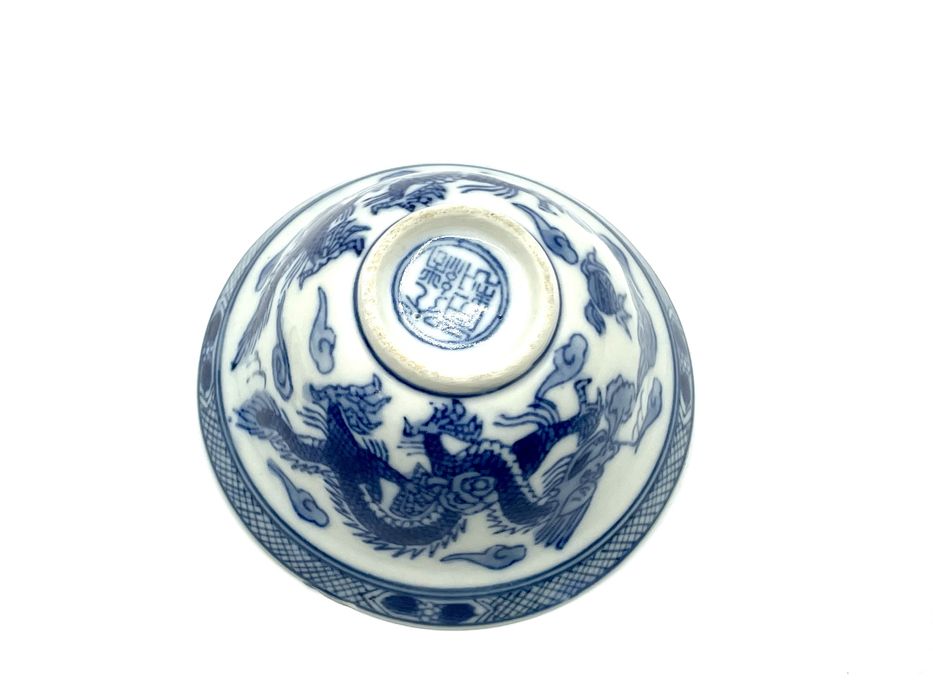 Tigela de porcelana chinesa com tampa  com dragão seculo 19