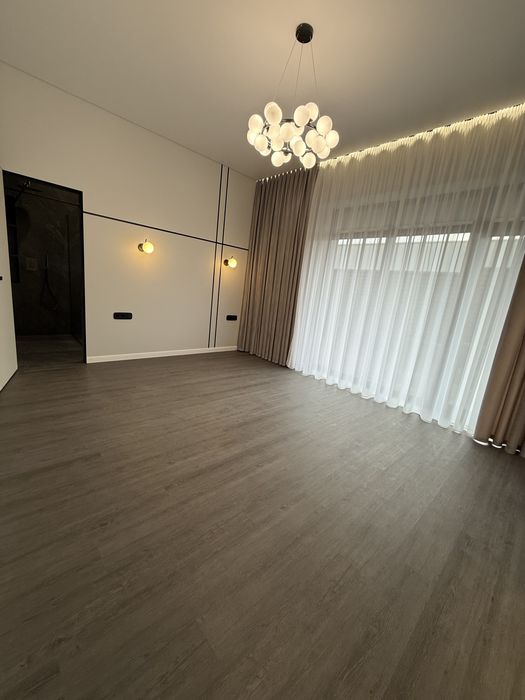 Будинок з газом в Стоянці! Закрите котеджне містечко з озером!