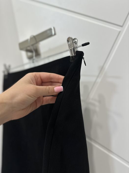 Чорна спідниця з розрізом zara