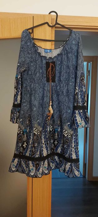 Vários vestidos como novos