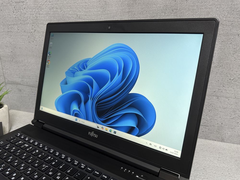 Ігровий ноутбук Fujitsu H780/I7-8750H/15.6"/32gb ddr4/512 ssd/Nvidia