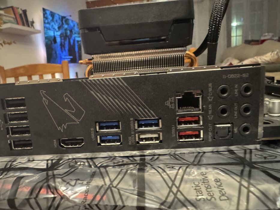 Upgrade PC - Ryzen 7 3700X + X570 AORUS ELITE + 32GB RAM RGB