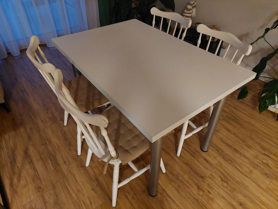 Stół 120 x 80 4 krzesła drewniane zestaw do jadalni