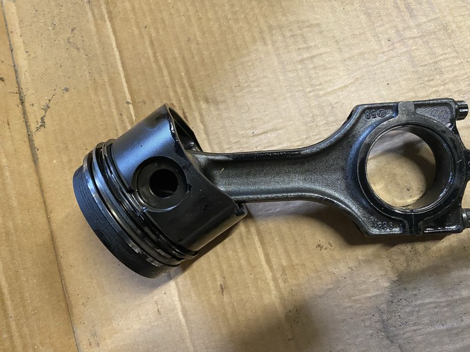 Bmw E34 E36 E38 2.5 TDS tlok korbowod