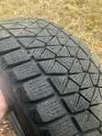 Bridgestone Blizzak DM V2 215 60 r17 зимня гума в гарному стані, пара