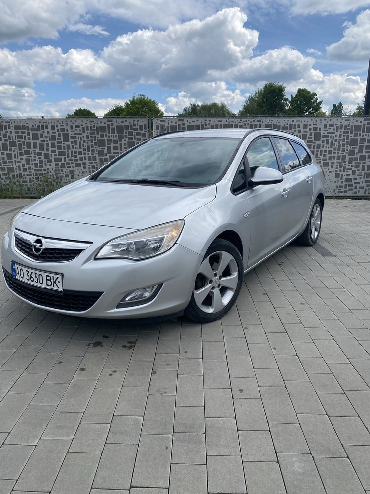 Продам Opel Astra J