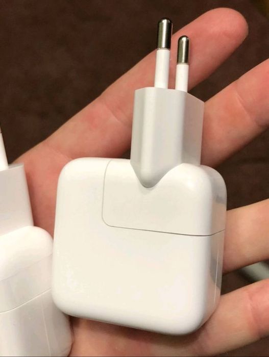 Продам новый оригинальный сетевой адаптер,блочек,зарядка на IPad