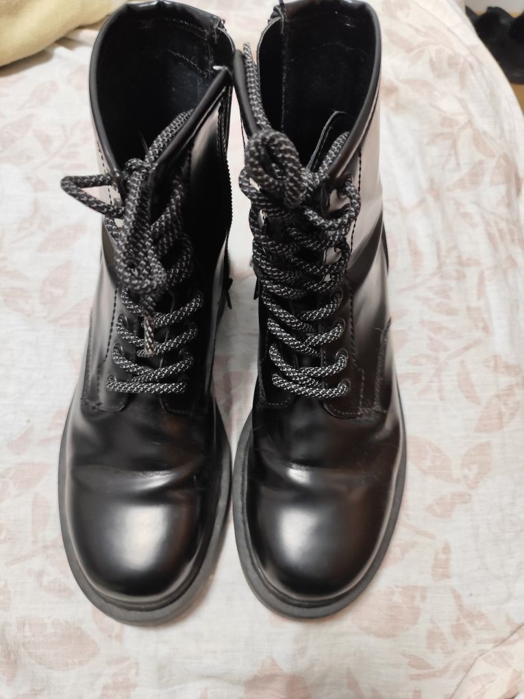 Vendo botas praticamente novas