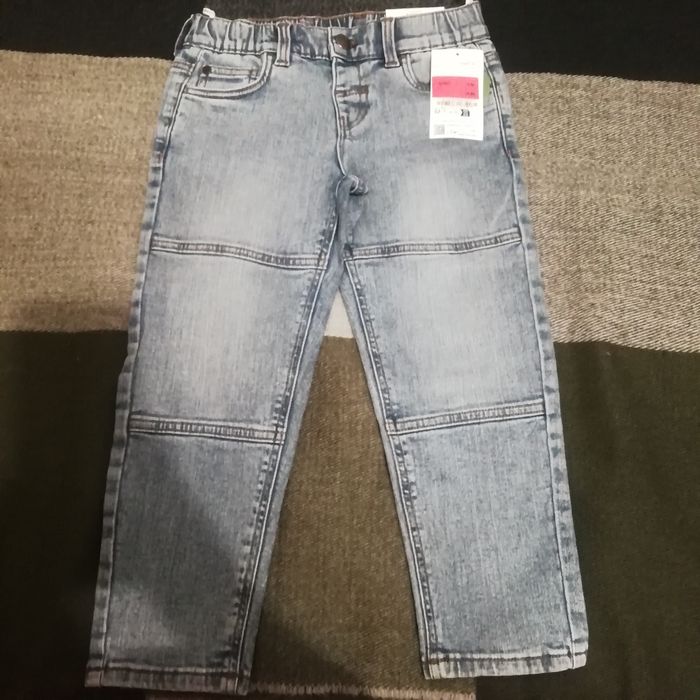 Продам джинсы на мальчика