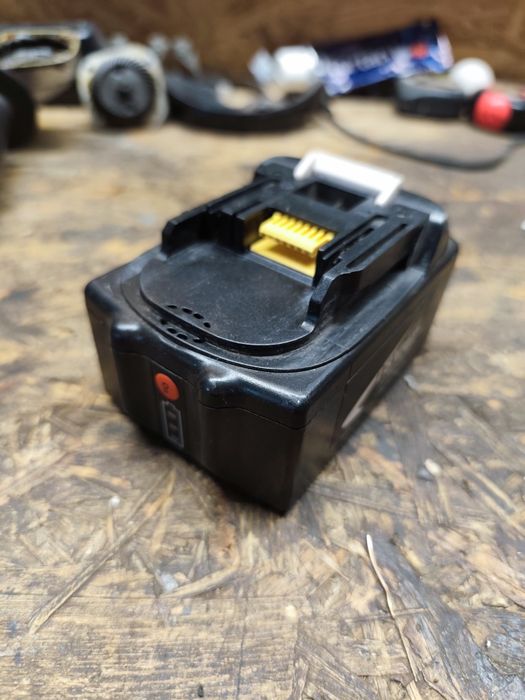 Bateria zamiennik makity 5 a uszkodzony