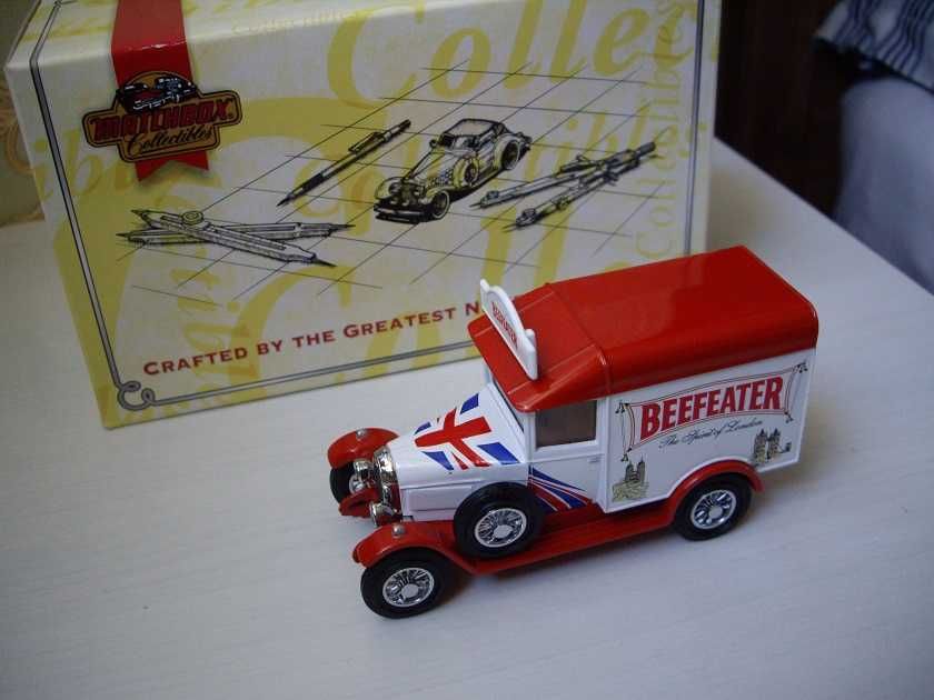 Matchbox Collectibles MORRIS LIGHT VAN BEEFEATER !!