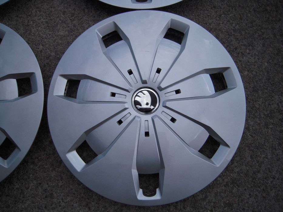 Kołpaki z logo SKODA 16 cali Fabia Karoq Octavia Superb Yeti 4 szt