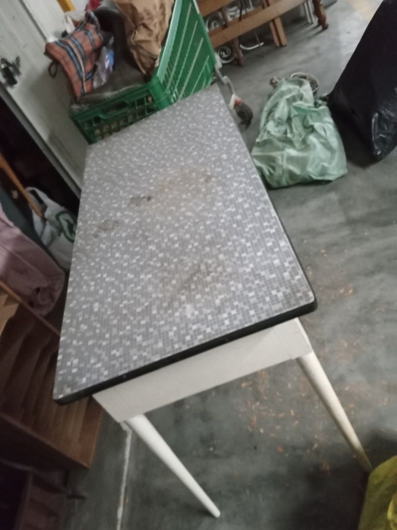Mesa cozinha usada.