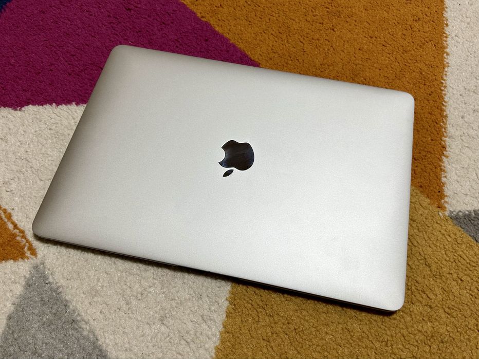 MacBook Air 13 16/256 silver