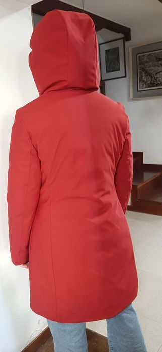 Casaco vermelho de inverno com forro