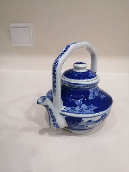 Frascos de chá e bule