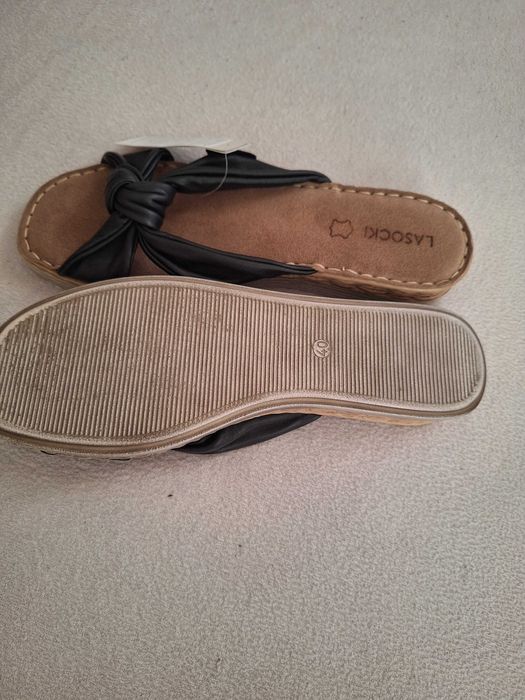 Klapki skórzane damski  Lasocki. Rozm.40. Nowe