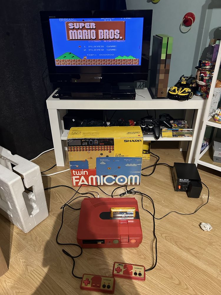 Konsola Sharp Twin Famicom Red