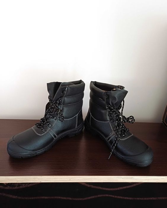 Buty robocze/ochronne- Zimowe URGENT rozm.44 -certyfikat, NOWE
