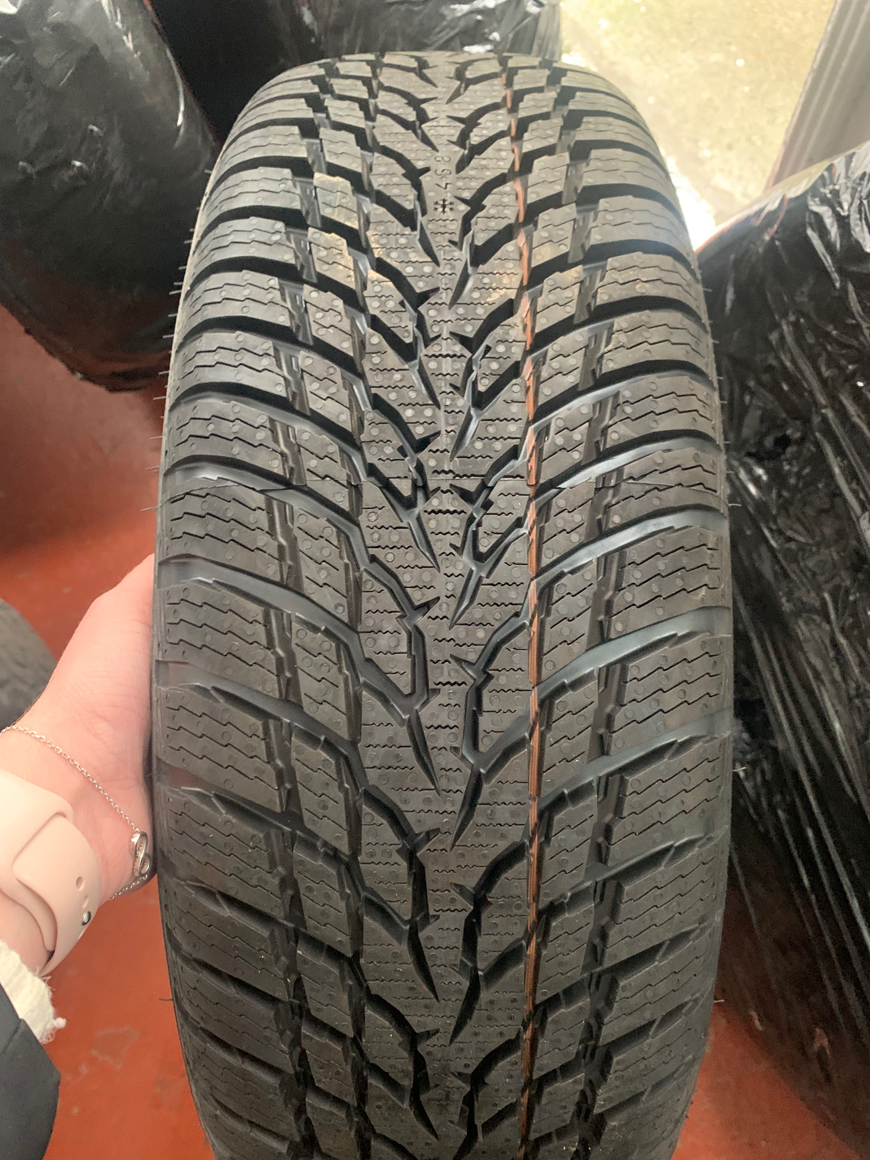 Автошини Nokian WR Snowproof 185/65 R 15.