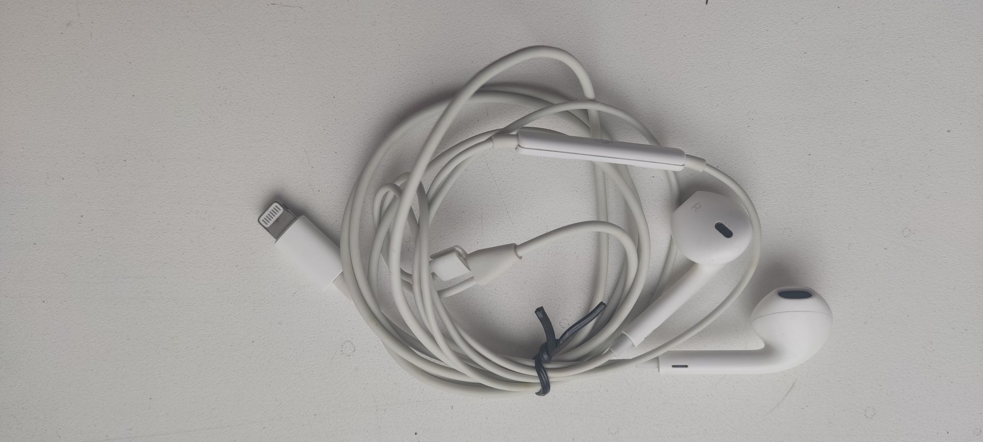 Наушники Apple EarPods with Lightning Connector проводные Оригинал