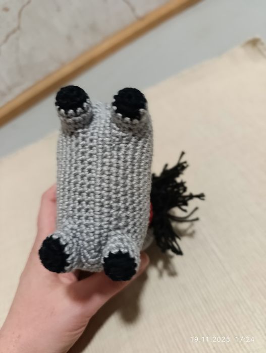 В'язана м'яка іграшка віслюк, віслючок