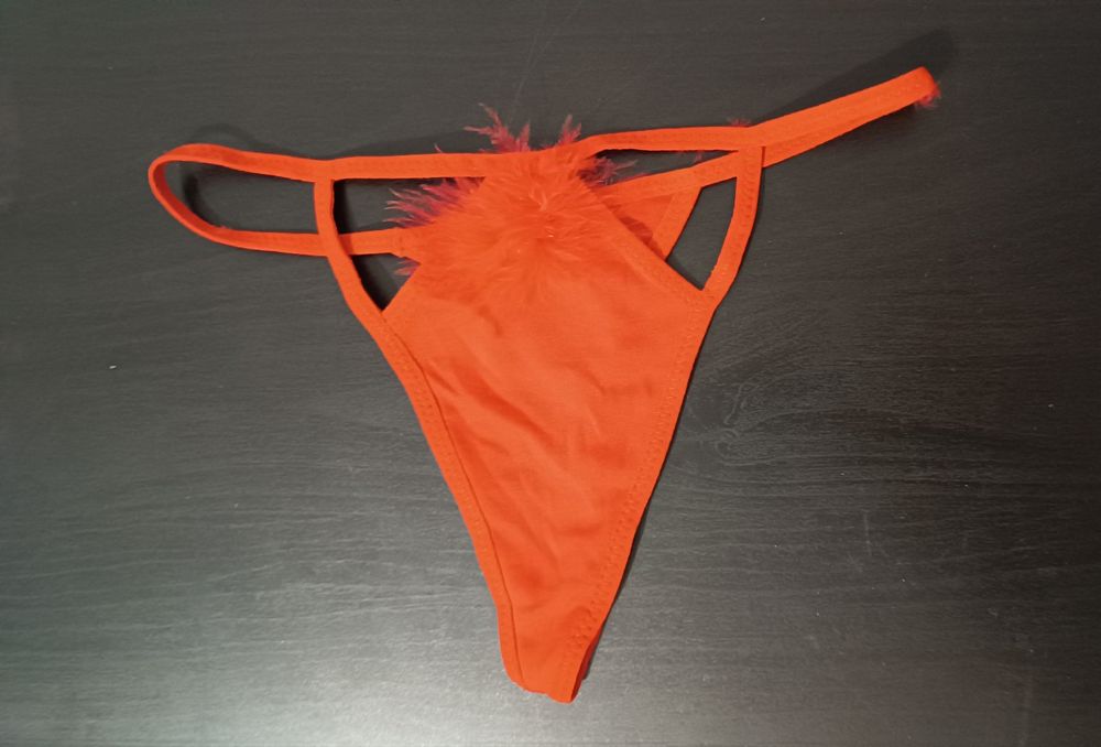 Tanga Pompom vermelho. S/ M